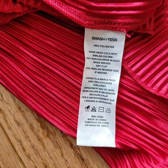 NWT Smash+ Tess Tasia Festive Red Long-Sleeve Top M/L Jacket - Picture 8 of 10